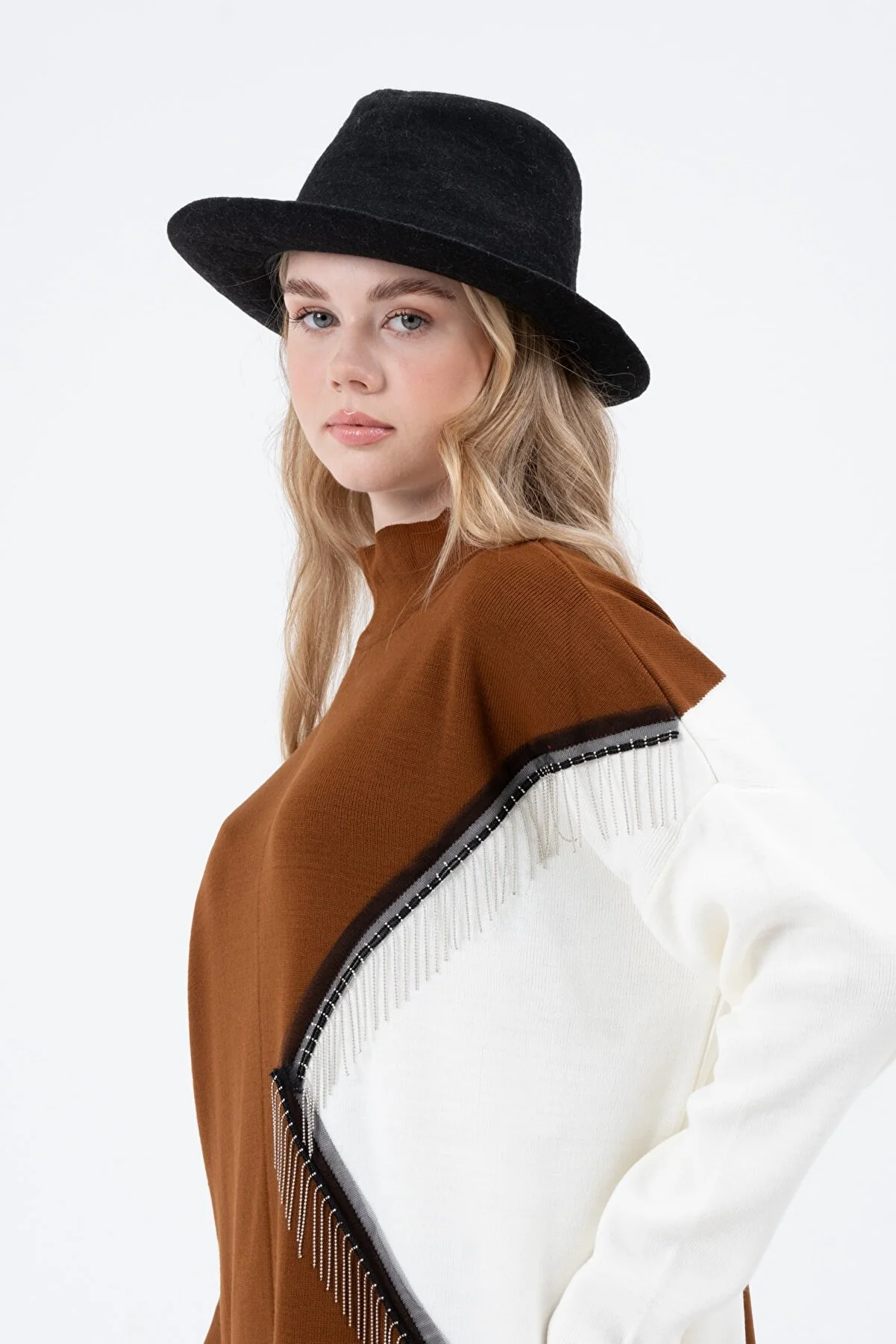 Women Chain Detail Sweaters