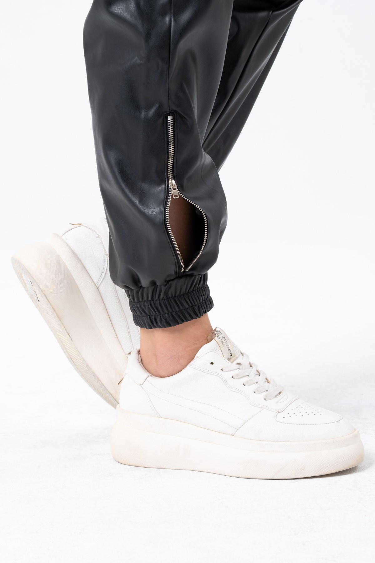 Women's Skinny Legs Leather Trousers