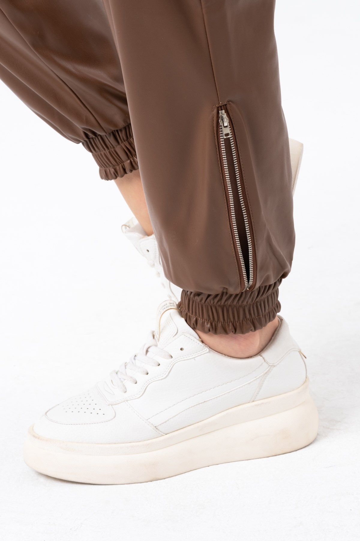 Women's Skinny Legs Leather Trousers