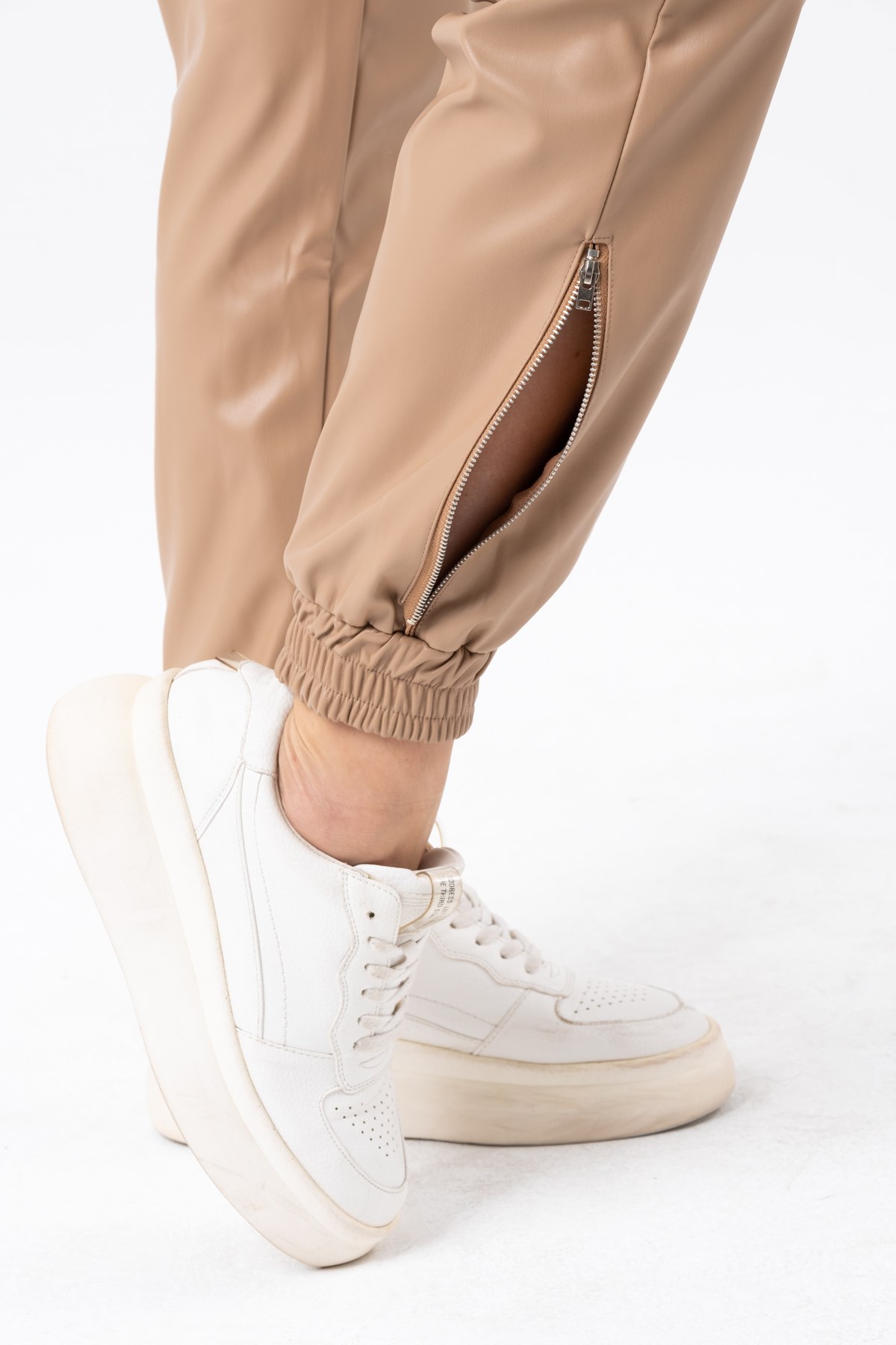 Women's Skinny Legs Leather Trousers