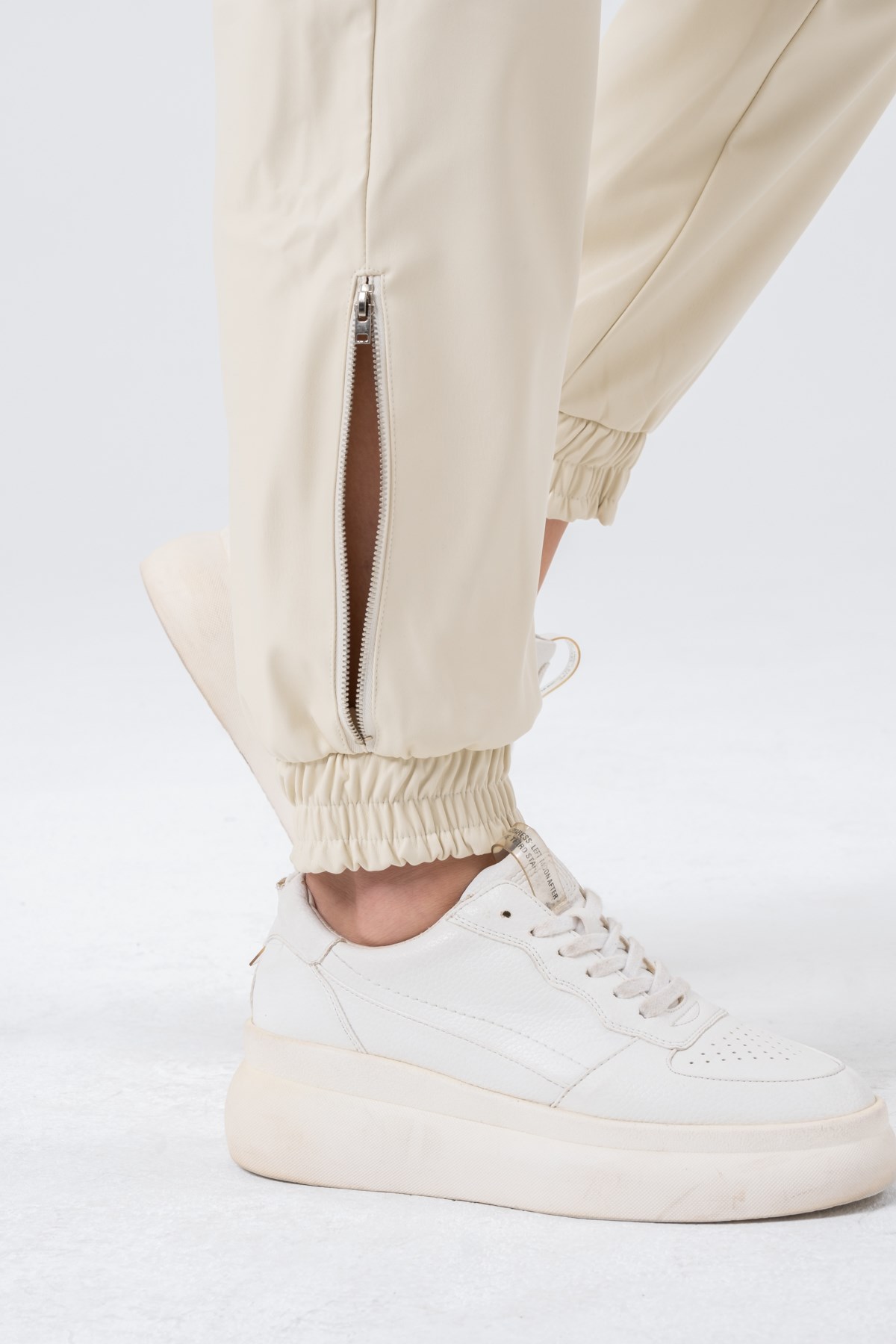 Women's Skinny Legs Leather Trousers