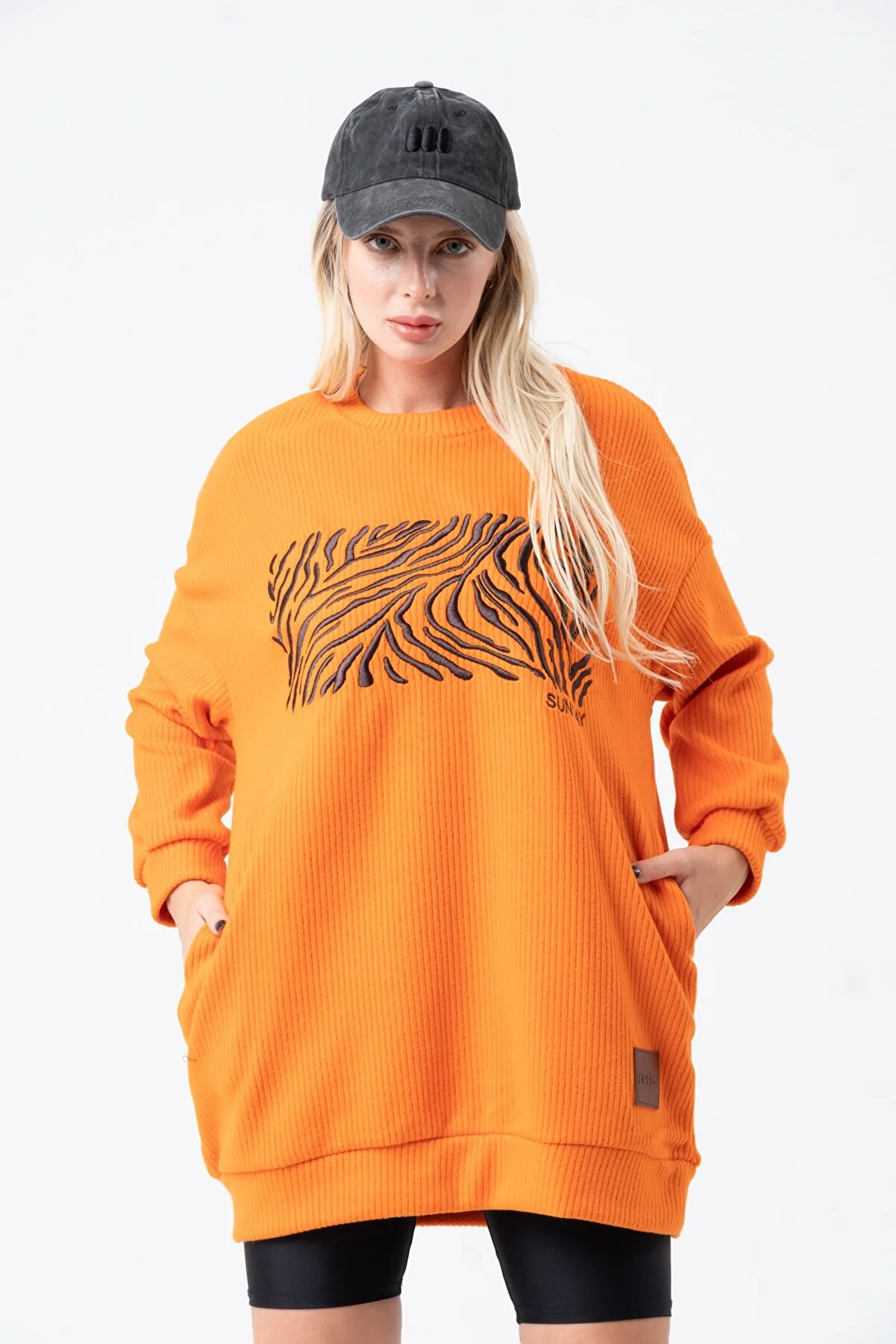 Women's Oversize Embroidered Front Crew Neck Sweatshirt