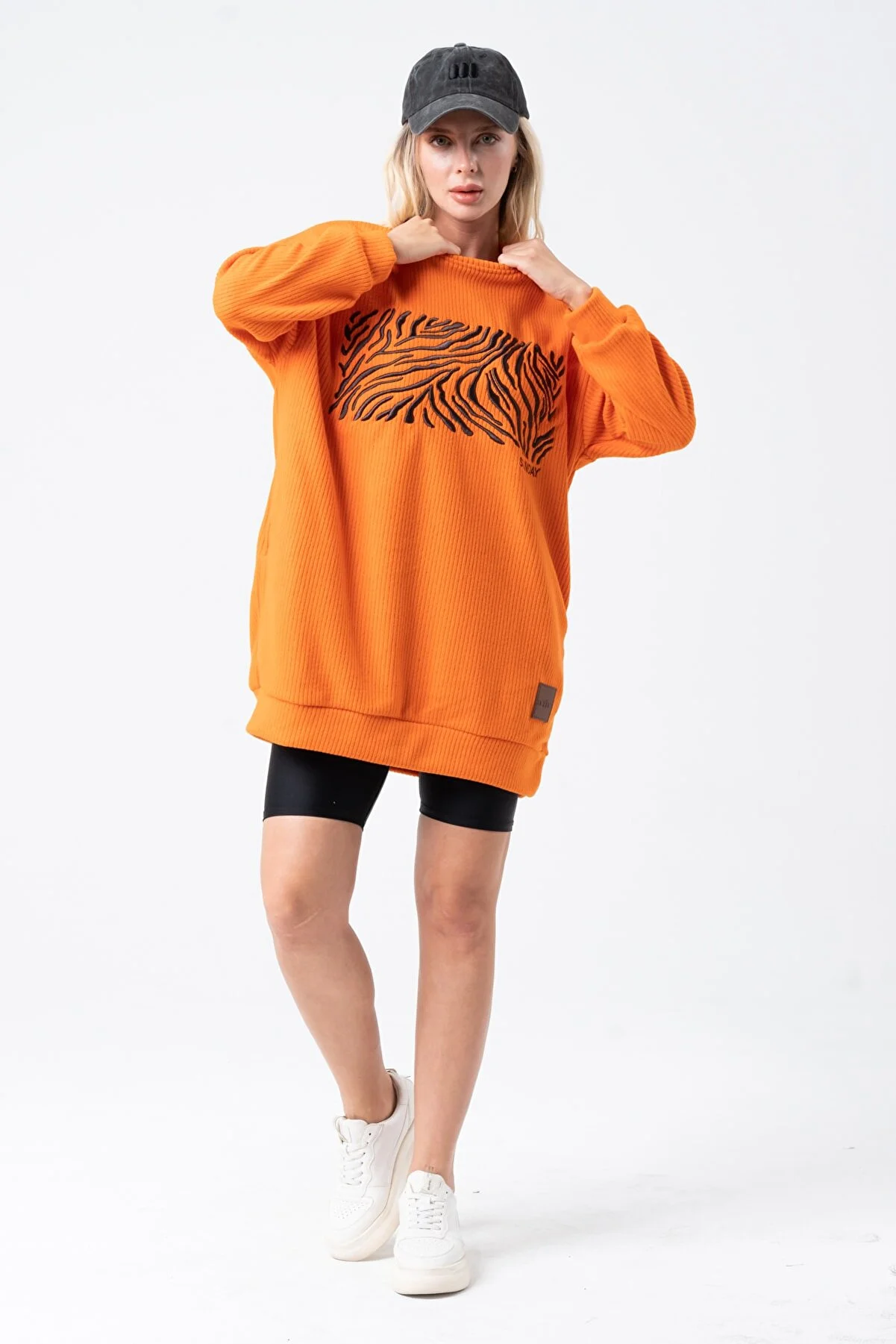 Women's Oversize Embroidered Front Crew Neck Sweatshirt