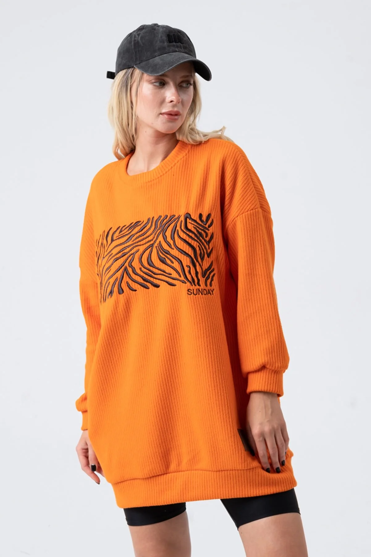 Women's Oversize Embroidered Front Crew Neck Sweatshirt