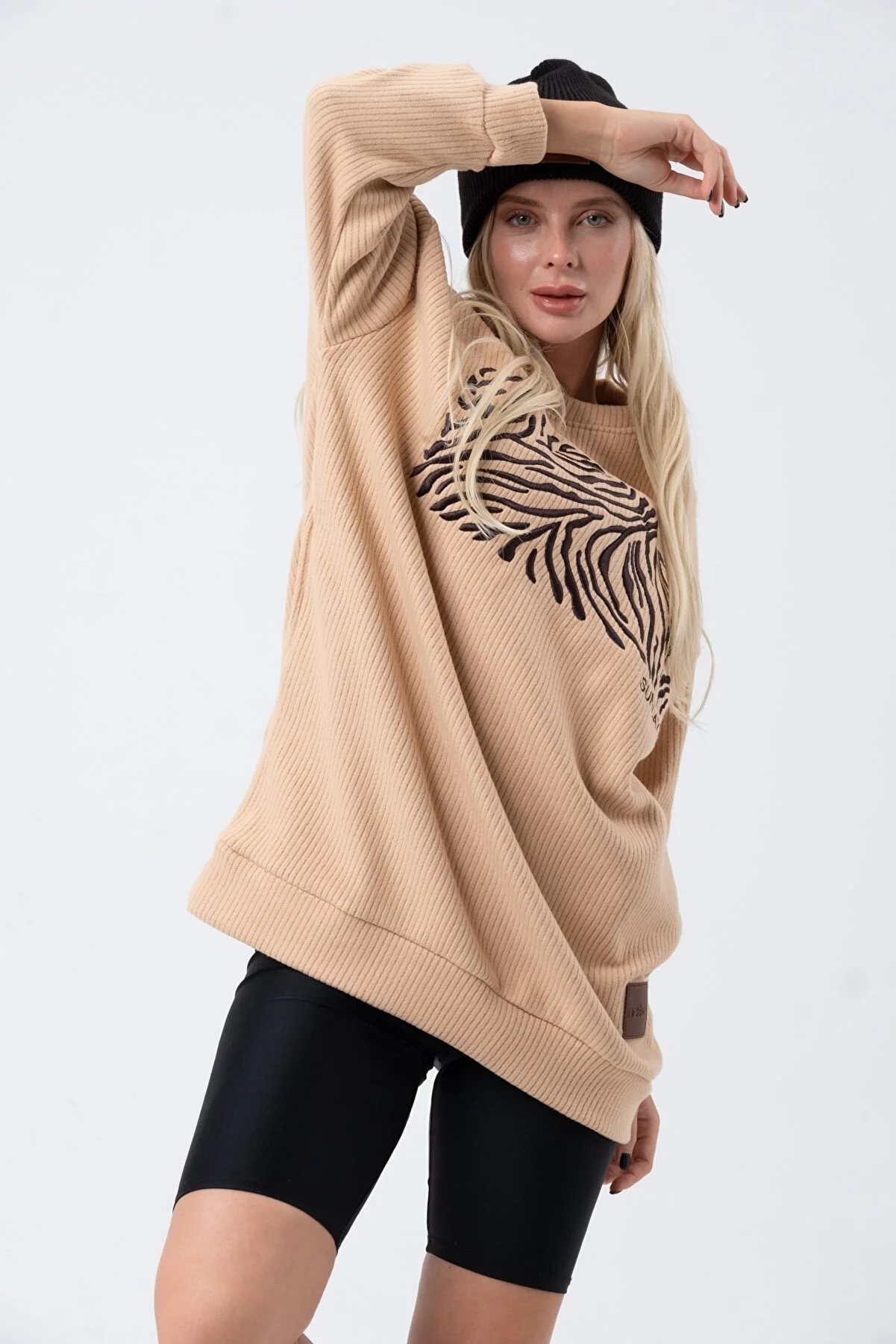 Women's Oversize Embroidered Front Crew Neck Sweatshirt