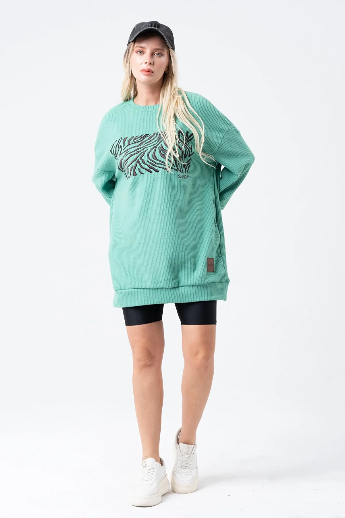 Women's Oversize Embroidered Front Crew Neck Sweatshirt