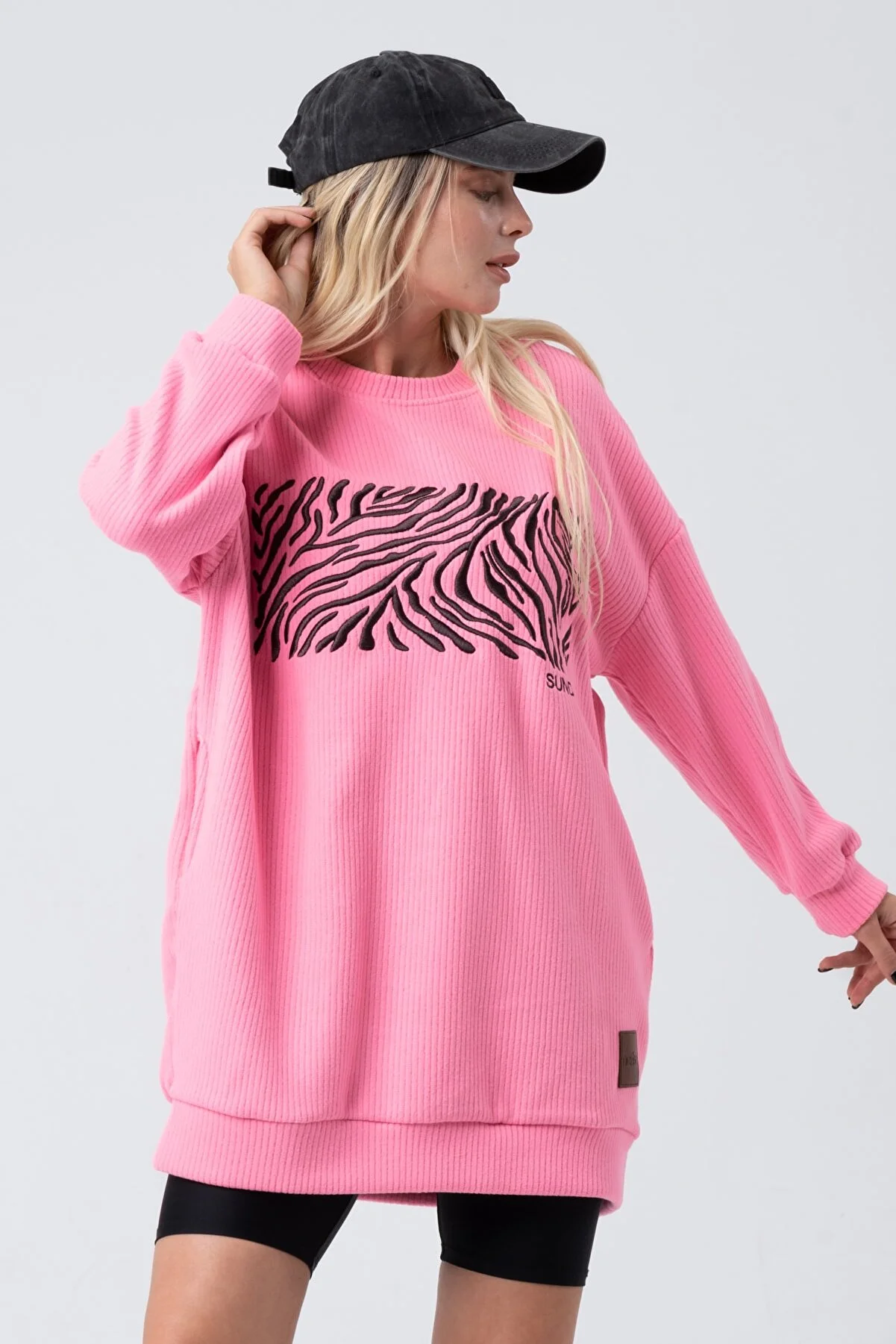 Women's Oversize Embroidered Front Crew Neck Sweatshirt