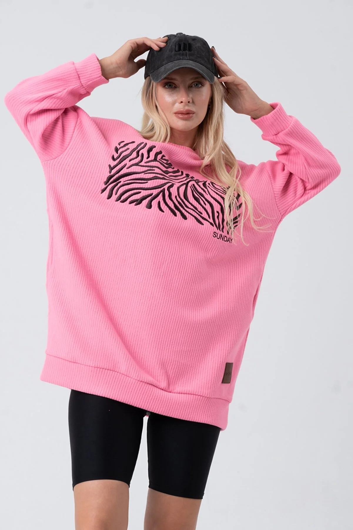 Women's Oversize Embroidered Front Crew Neck Sweatshirt