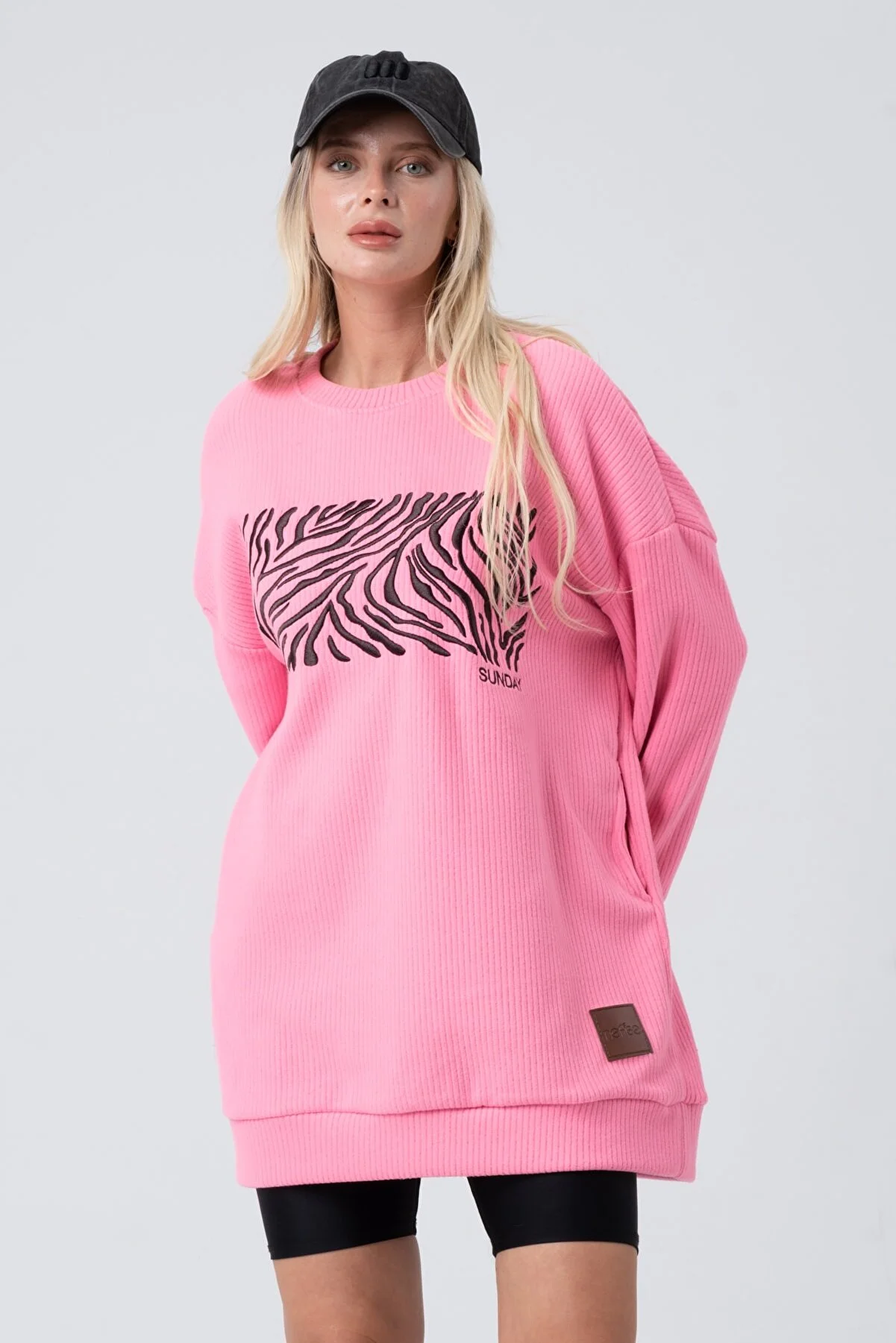 Women's Oversize Embroidered Front Crew Neck Sweatshirt