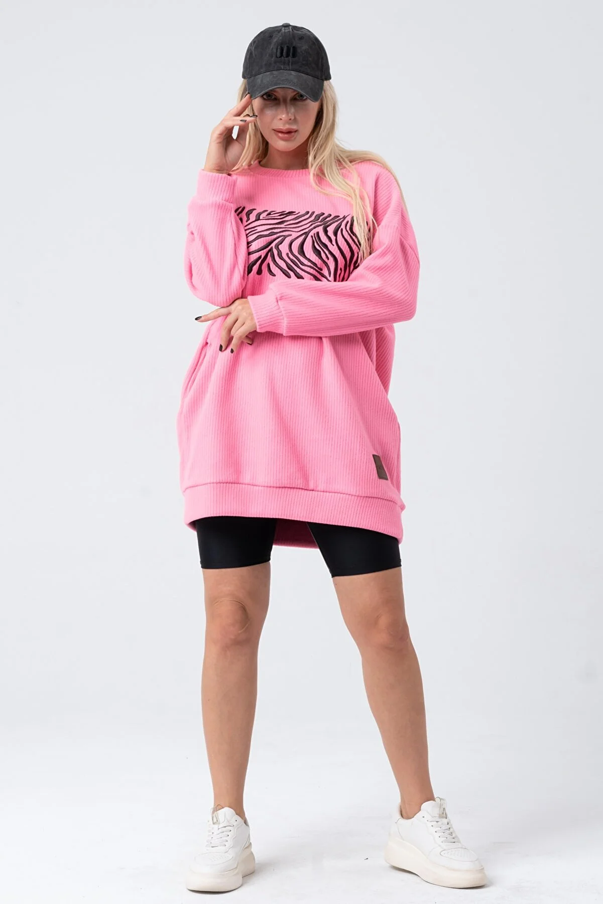 Women's Oversize Embroidered Front Crew Neck Sweatshirt