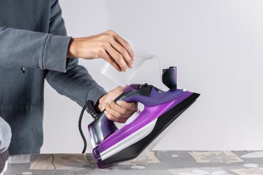 Geepas Steam Iron 3000W image 2