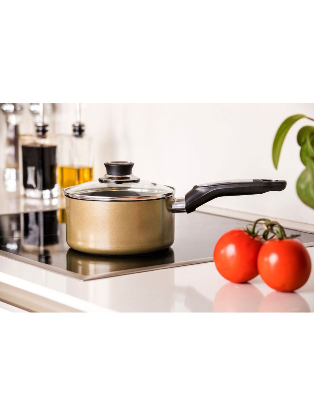 Royalford Saucepan With Lid - RF2962 image 1