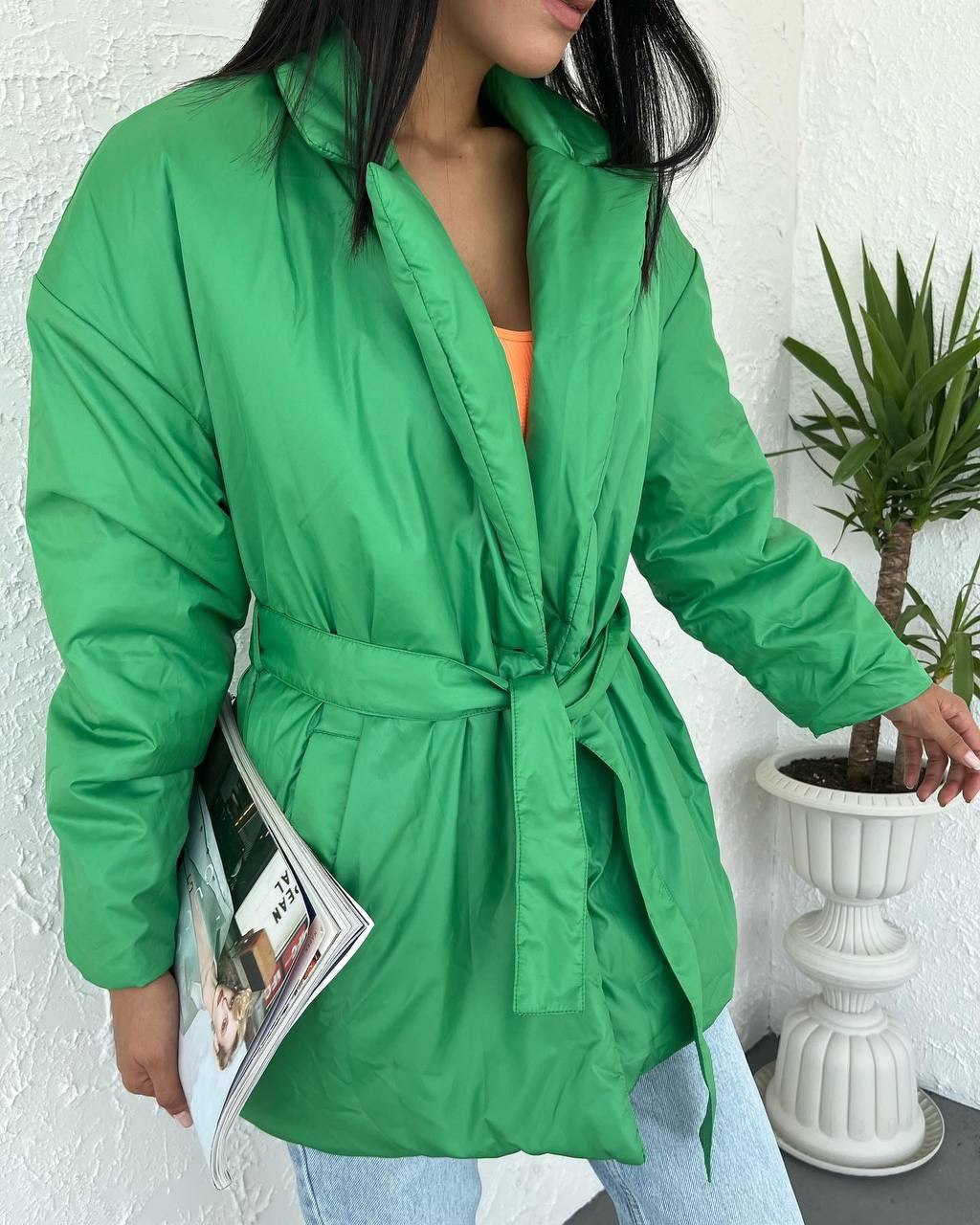 Women's coat with belt and pocket