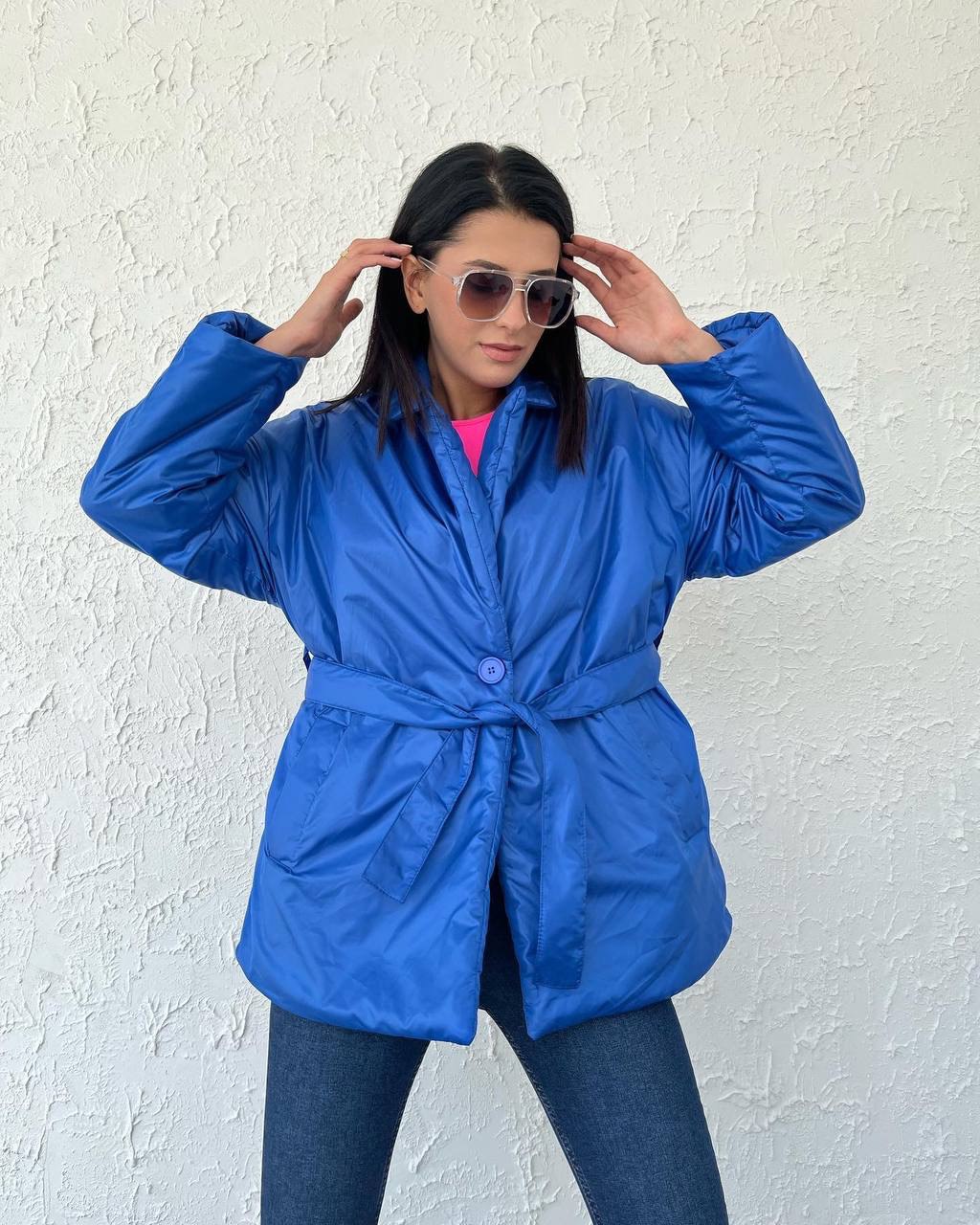 Women's coat with belt and pocket