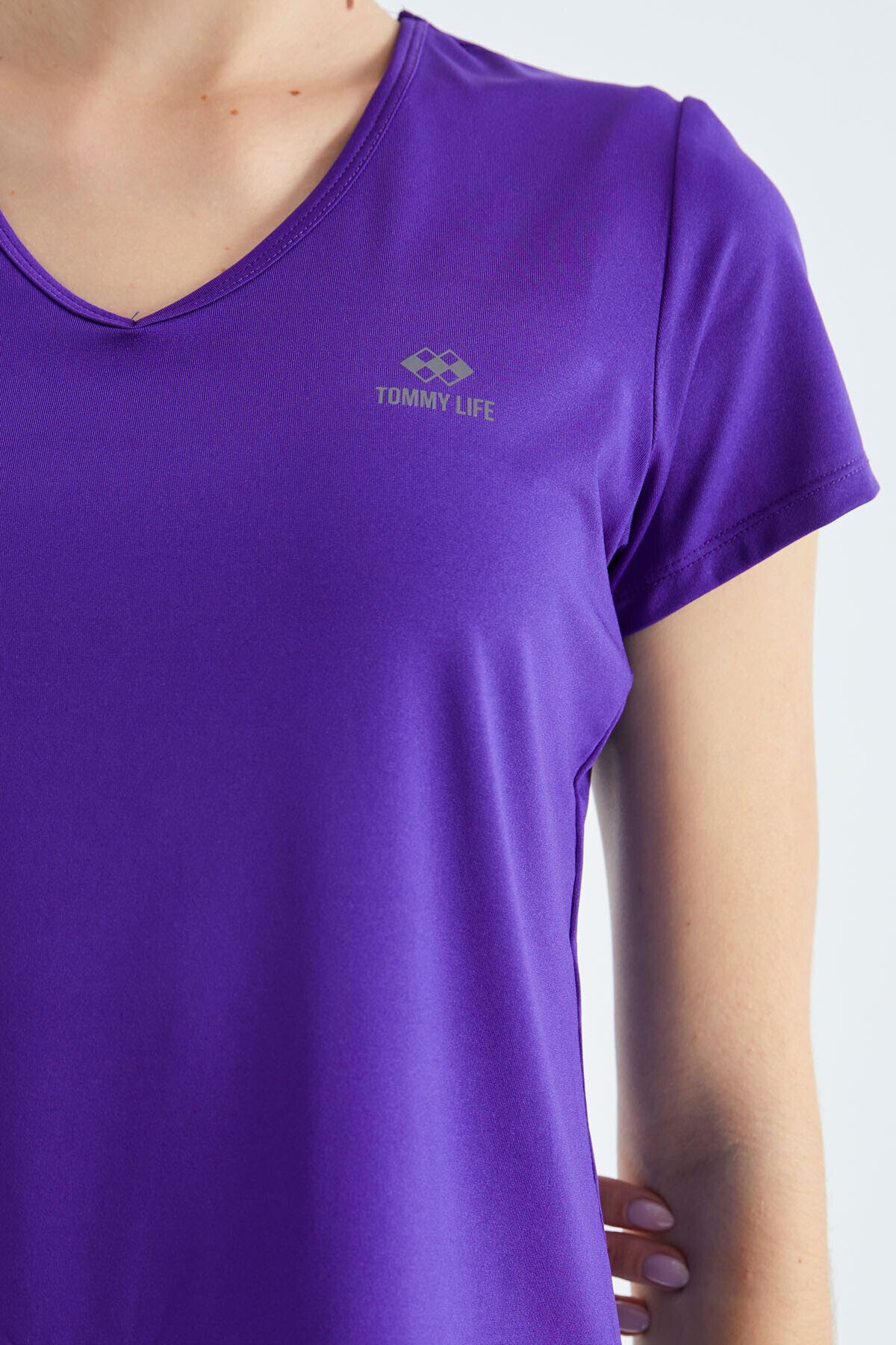 Tommy Life Women's T-Shirt V-Neck