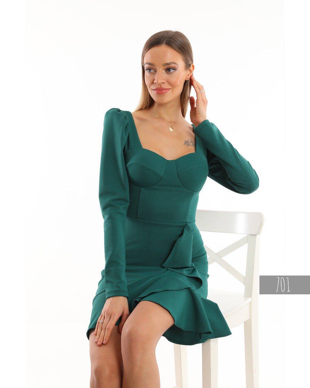 short evening dress with volume sleeves