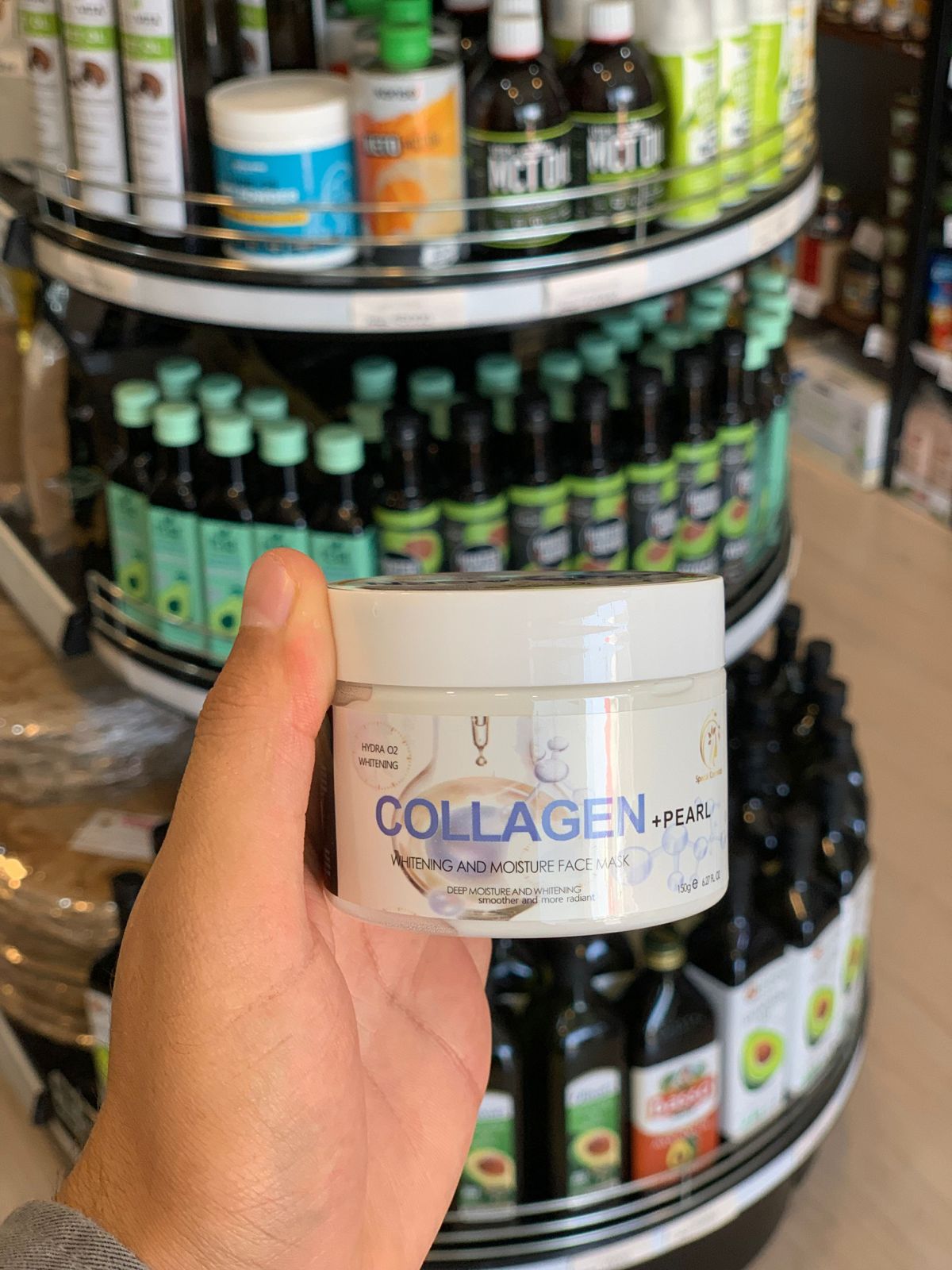 Collagen whitening and moisture face mask
