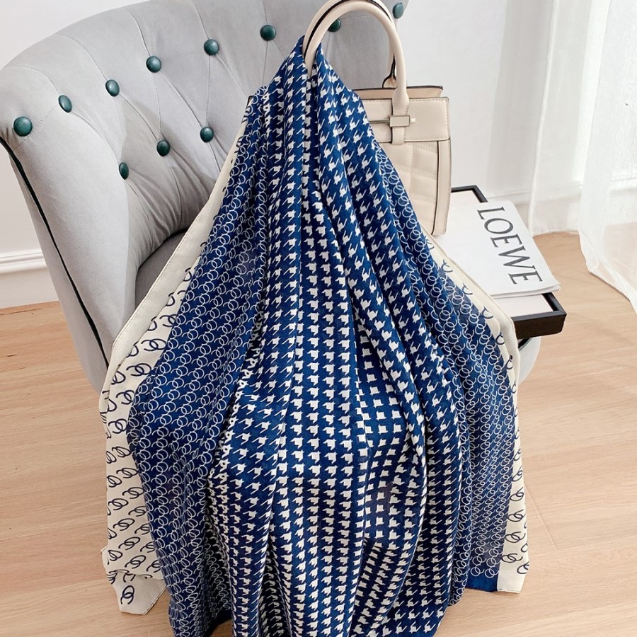 Woman's Viscose Scarf