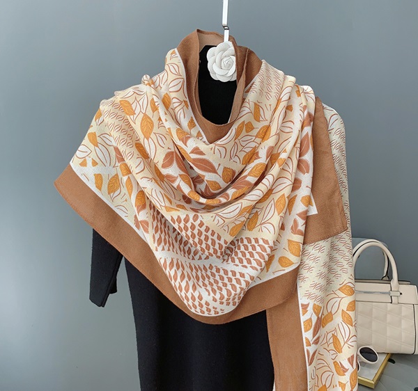Woman's Viscose Scarf