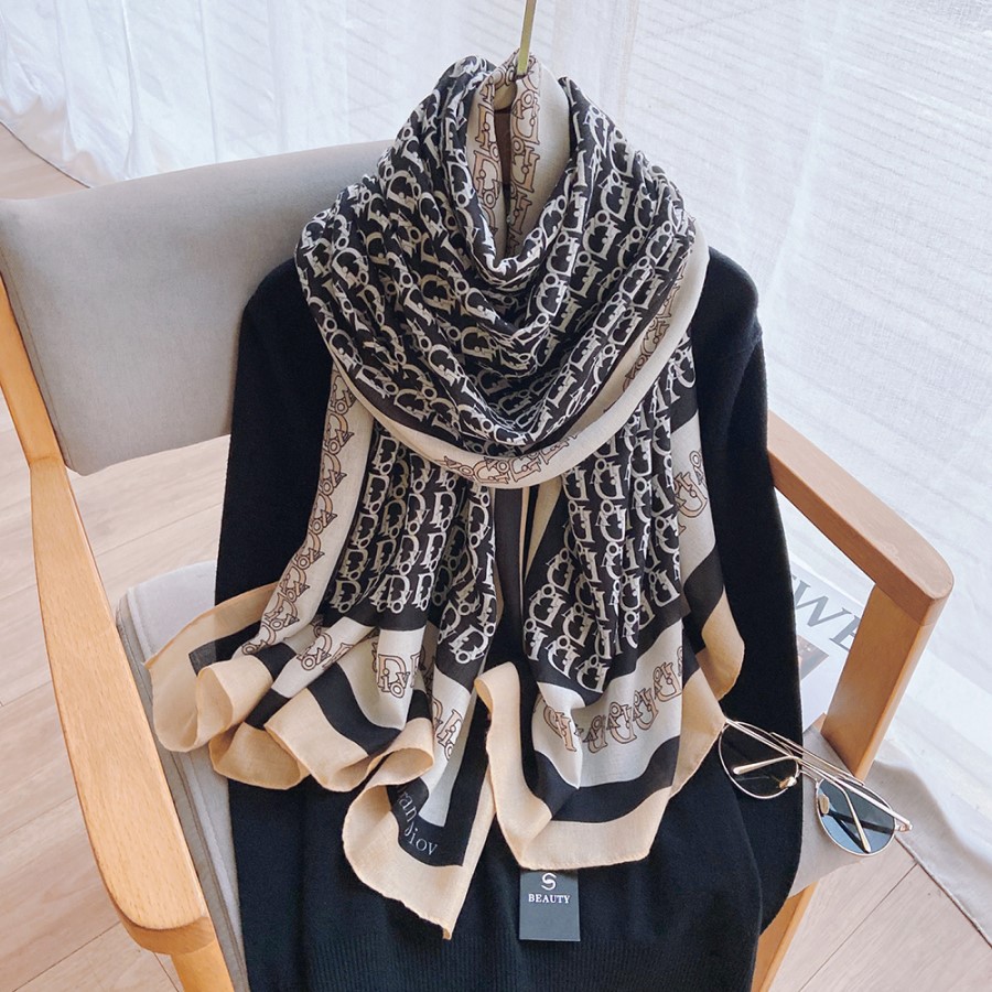 Woman's Viscose Scarf