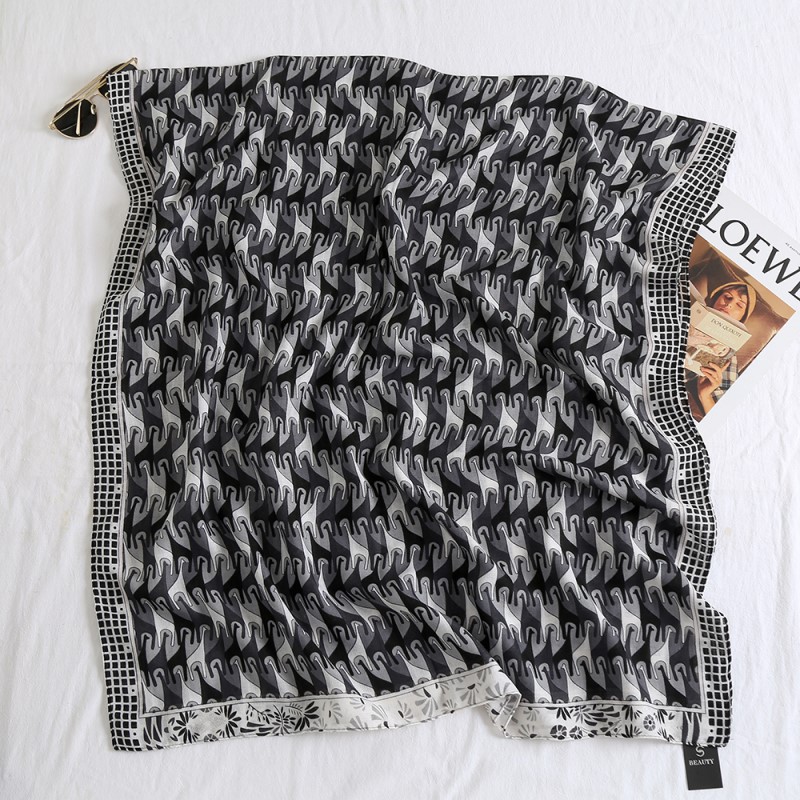 Woman's Viscose Scarf