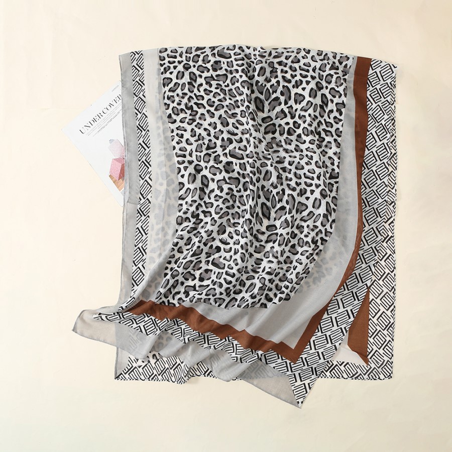 Woman's Viscose Scarf