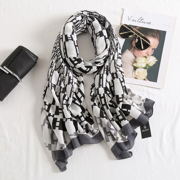Woman's Viscose Scarf