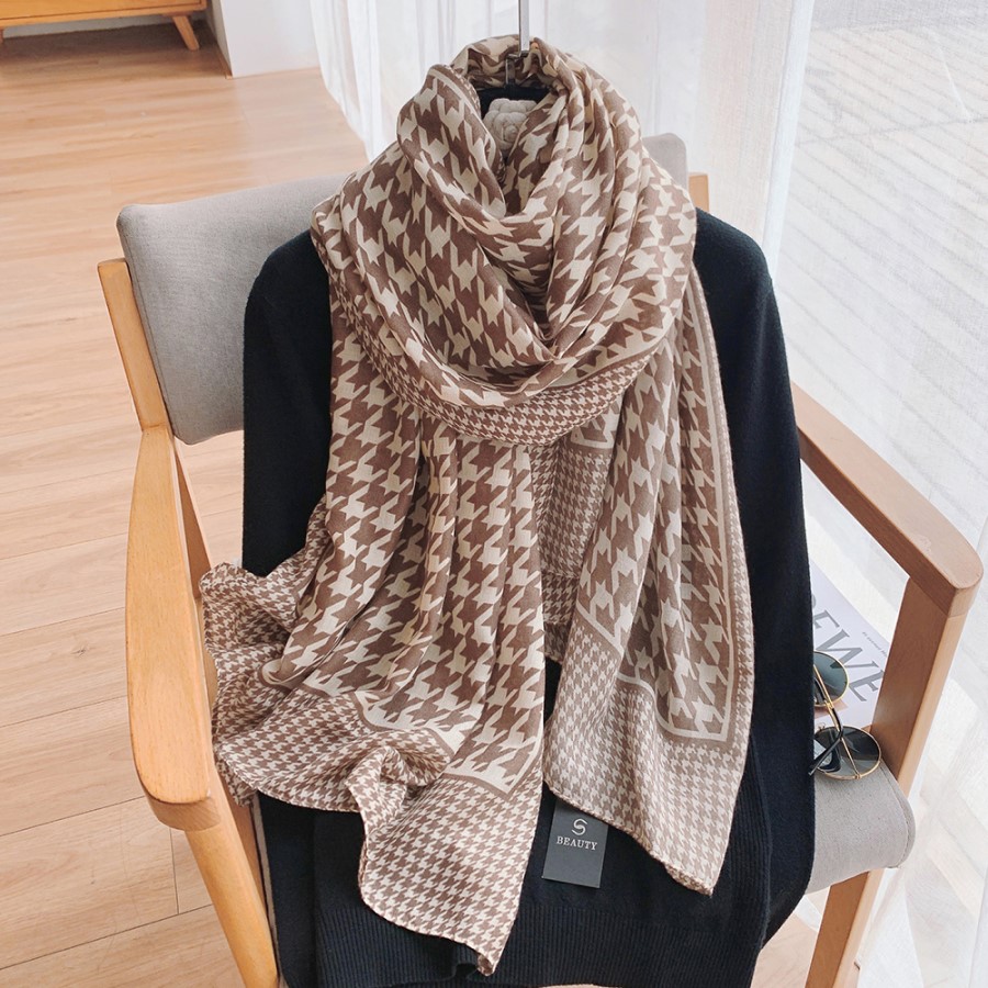 Woman's Viscose Scarf