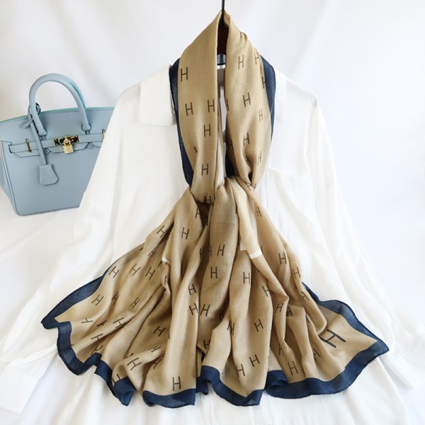 Woman's Viscose Scarf