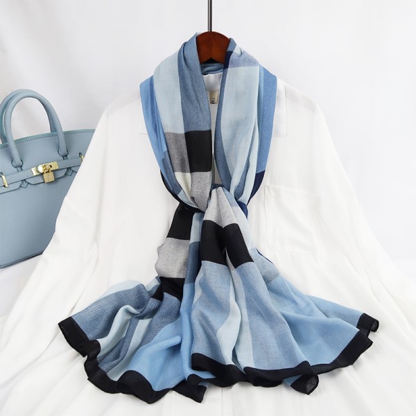 Woman's Viscose Scarf