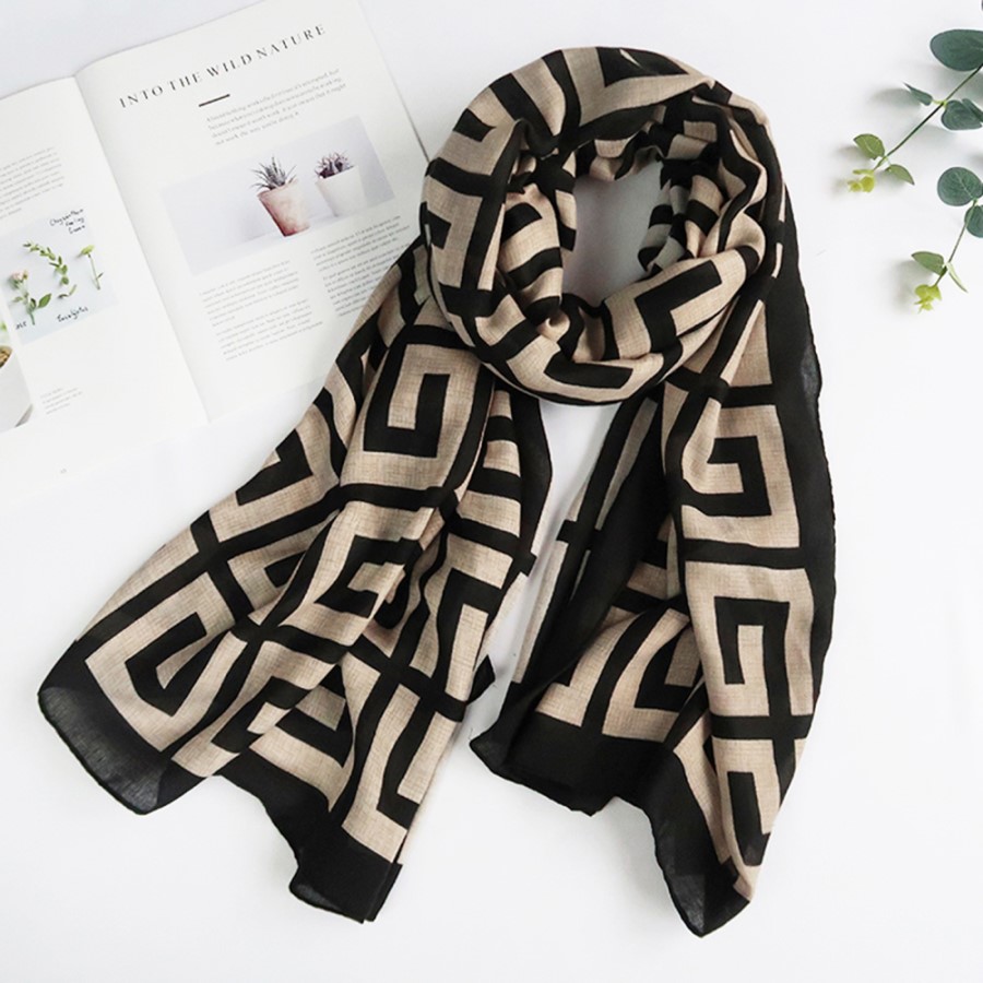 Woman's Viscose Scarf
