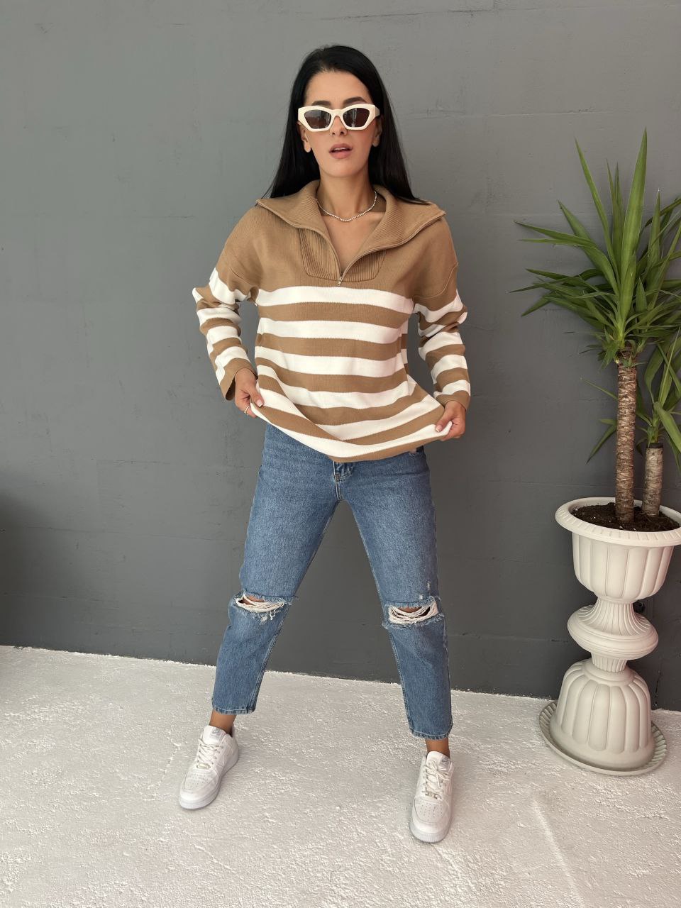 Large collar striped sweater