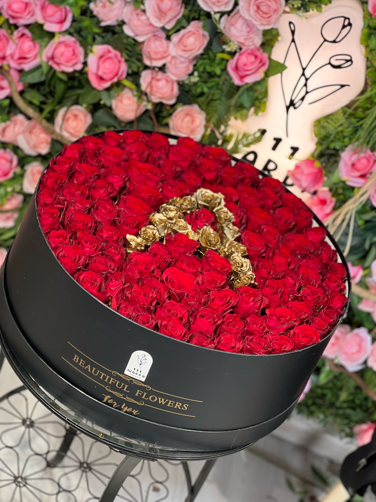 Box of 120 roses with a letter of your choice