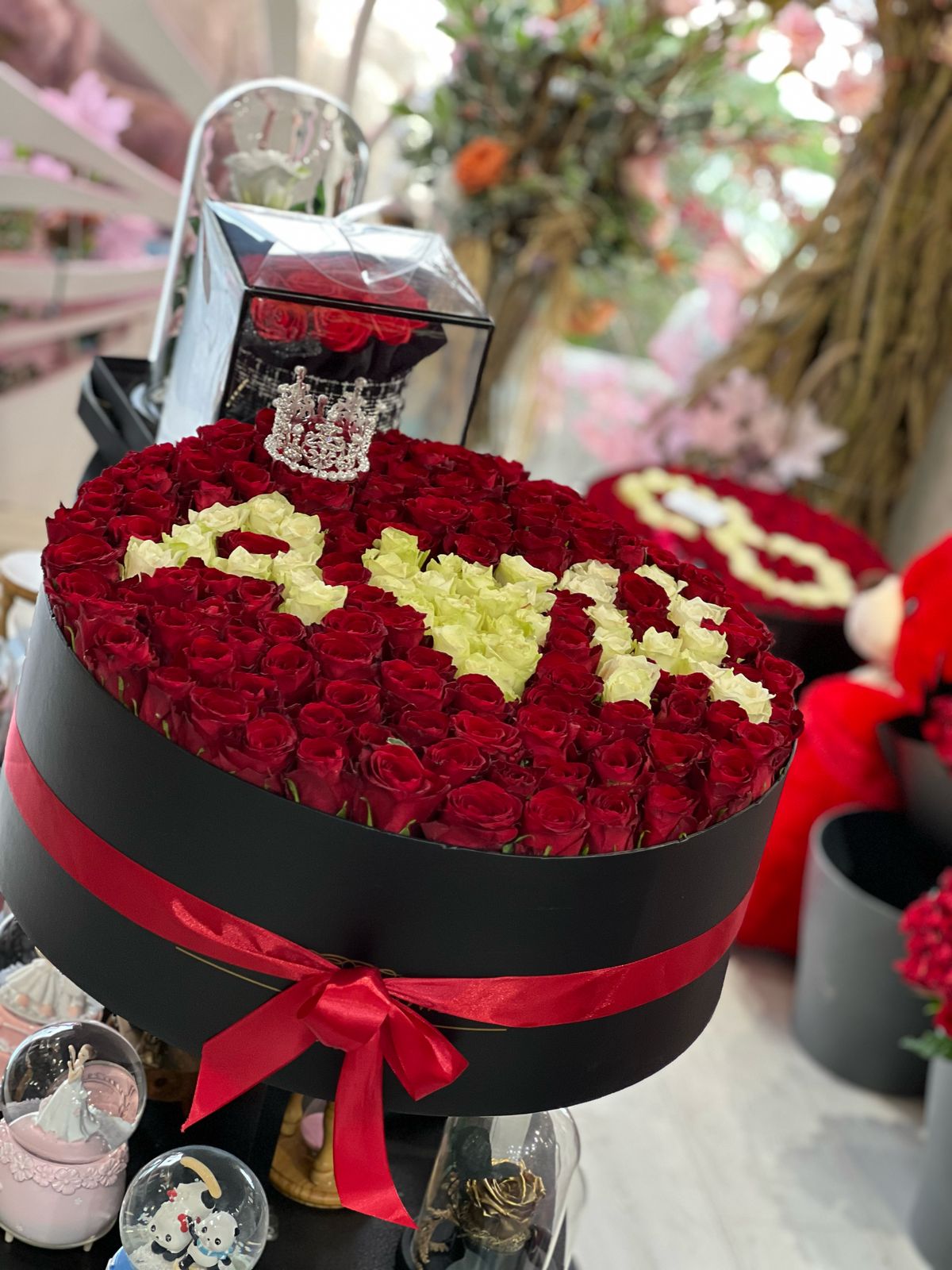 Red Roses bouquet box (Bunch of 250 Roses)