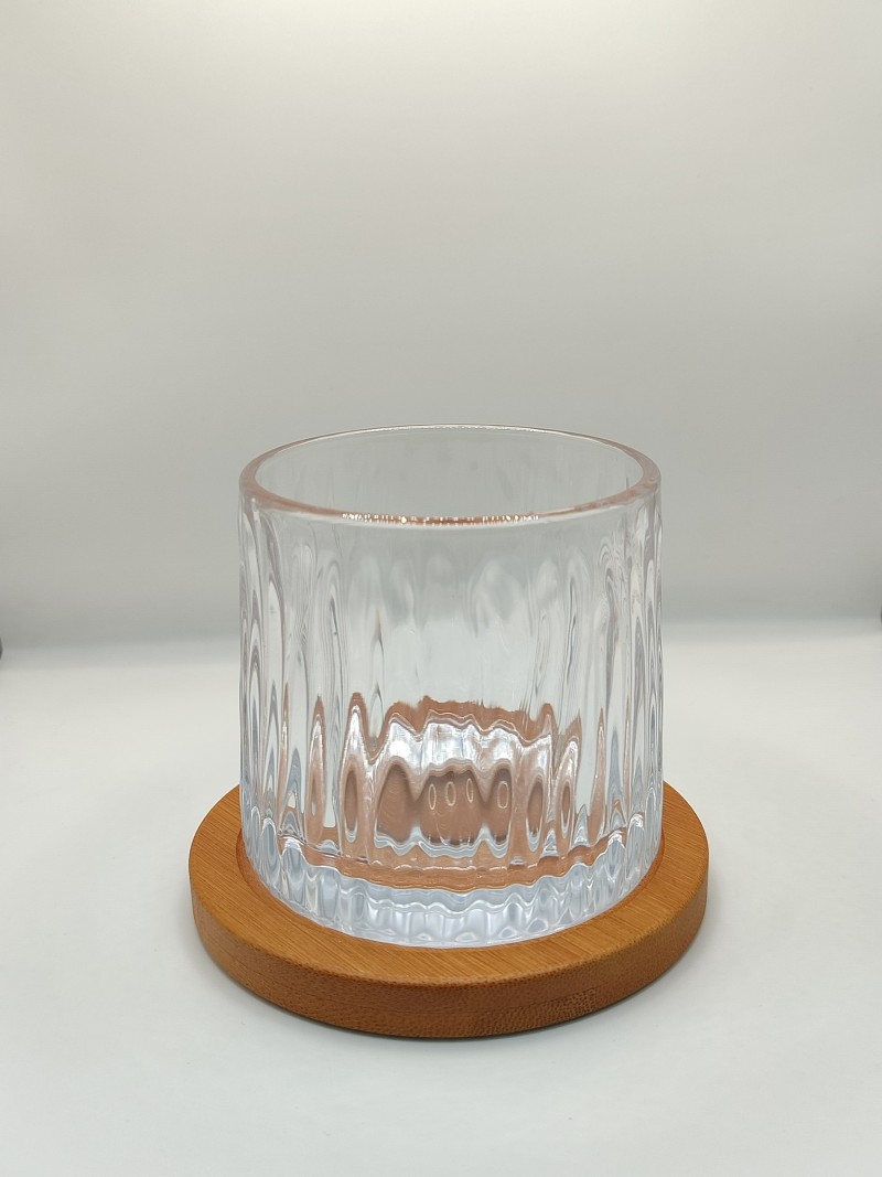 Rotating mug with wooden base