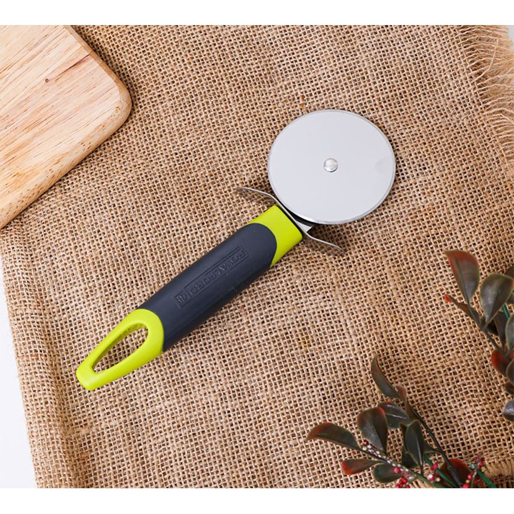 اداة تقطيع البيتزا