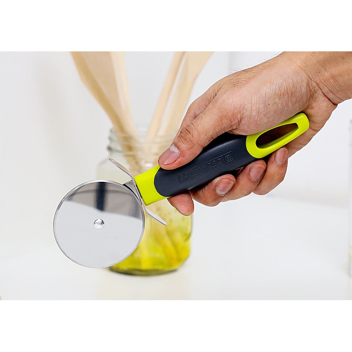 اداة تقطيع البيتزا