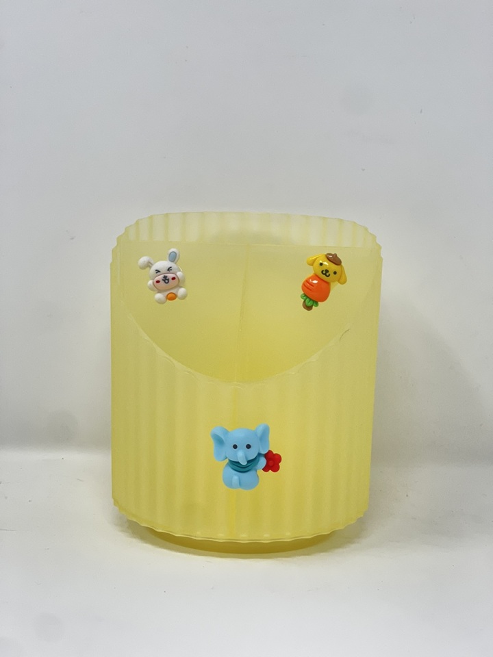 هەڵگری قەڵەمی پلاستیکی بە بنەمای سووڕاوە