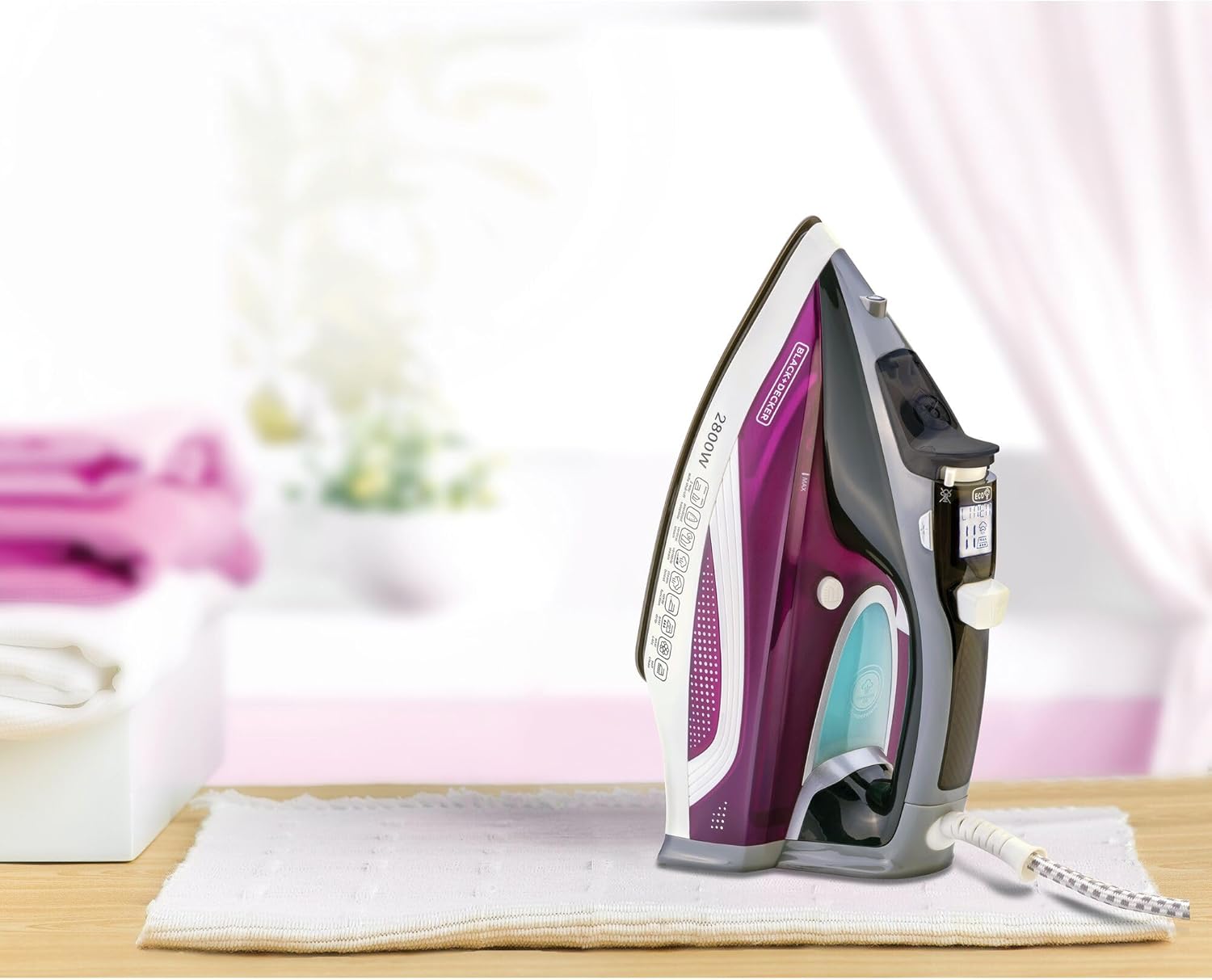 Black & Decker 2800W Digital Steam Iron, Multicolor