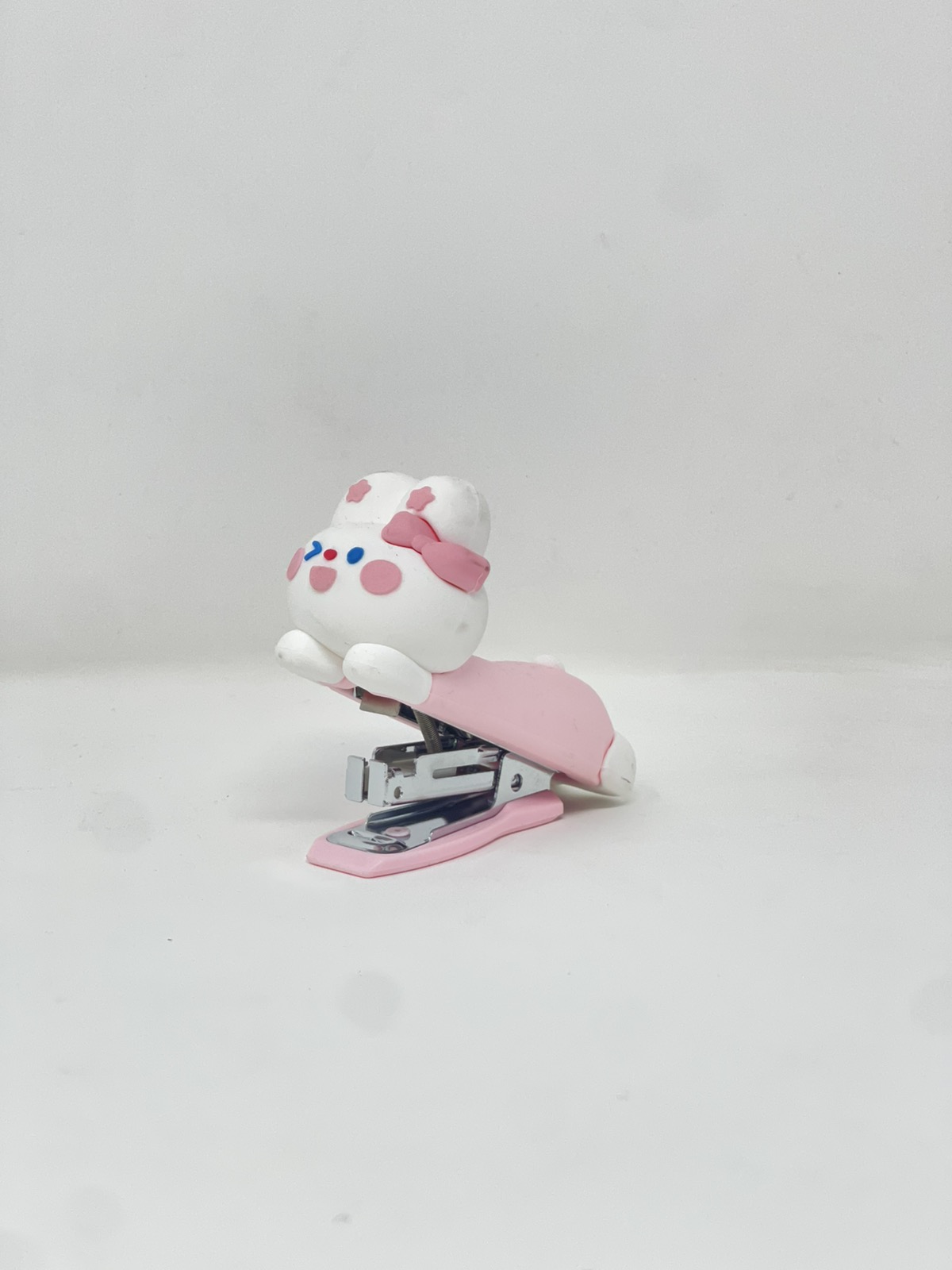 كابسة صغيرة على شكل أرنب