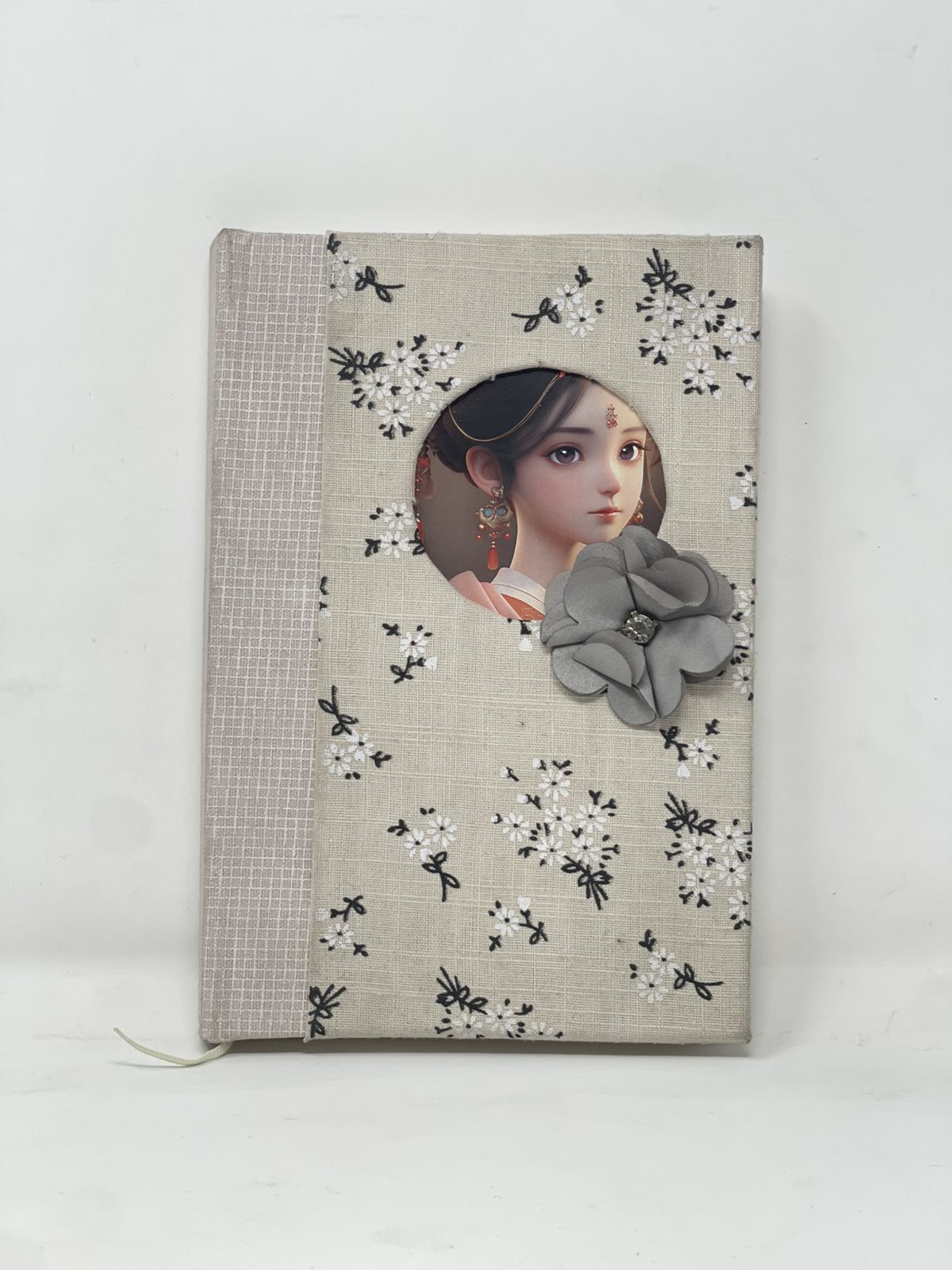 دەفتەری کچانەی ڕۆژانە 142 پەڕ