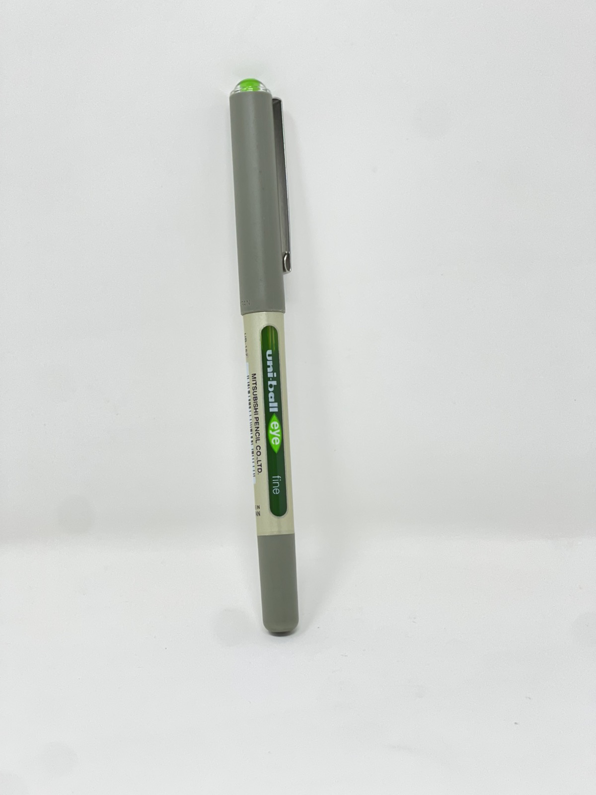 يوني بول قلم حبر جاف UB-157 من اي اي