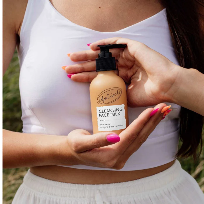 حليب منظف للوجه مع مسحوق الشوفان والصبار