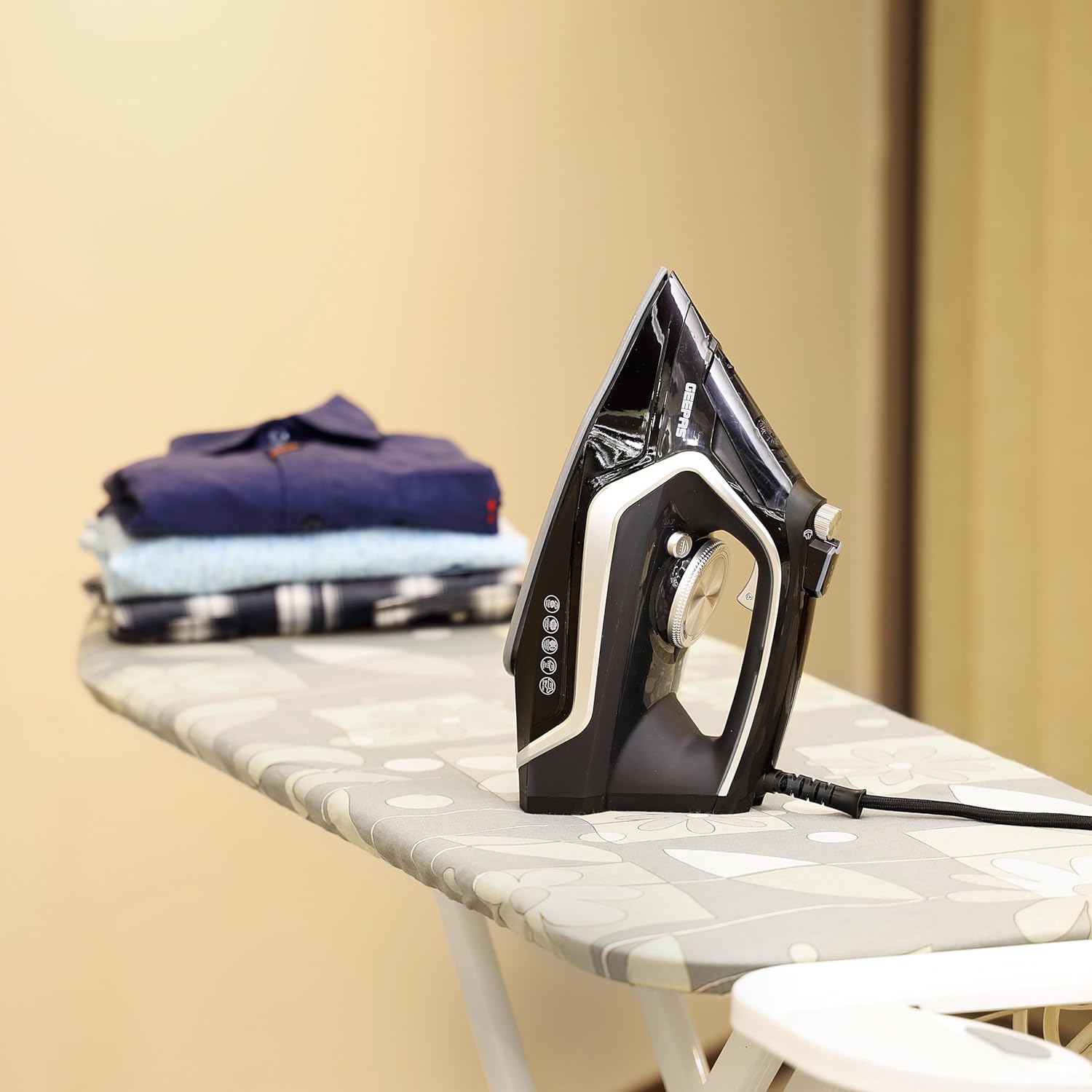 مكواة بخار سيراميك جيباس للكي الجاف والرطب