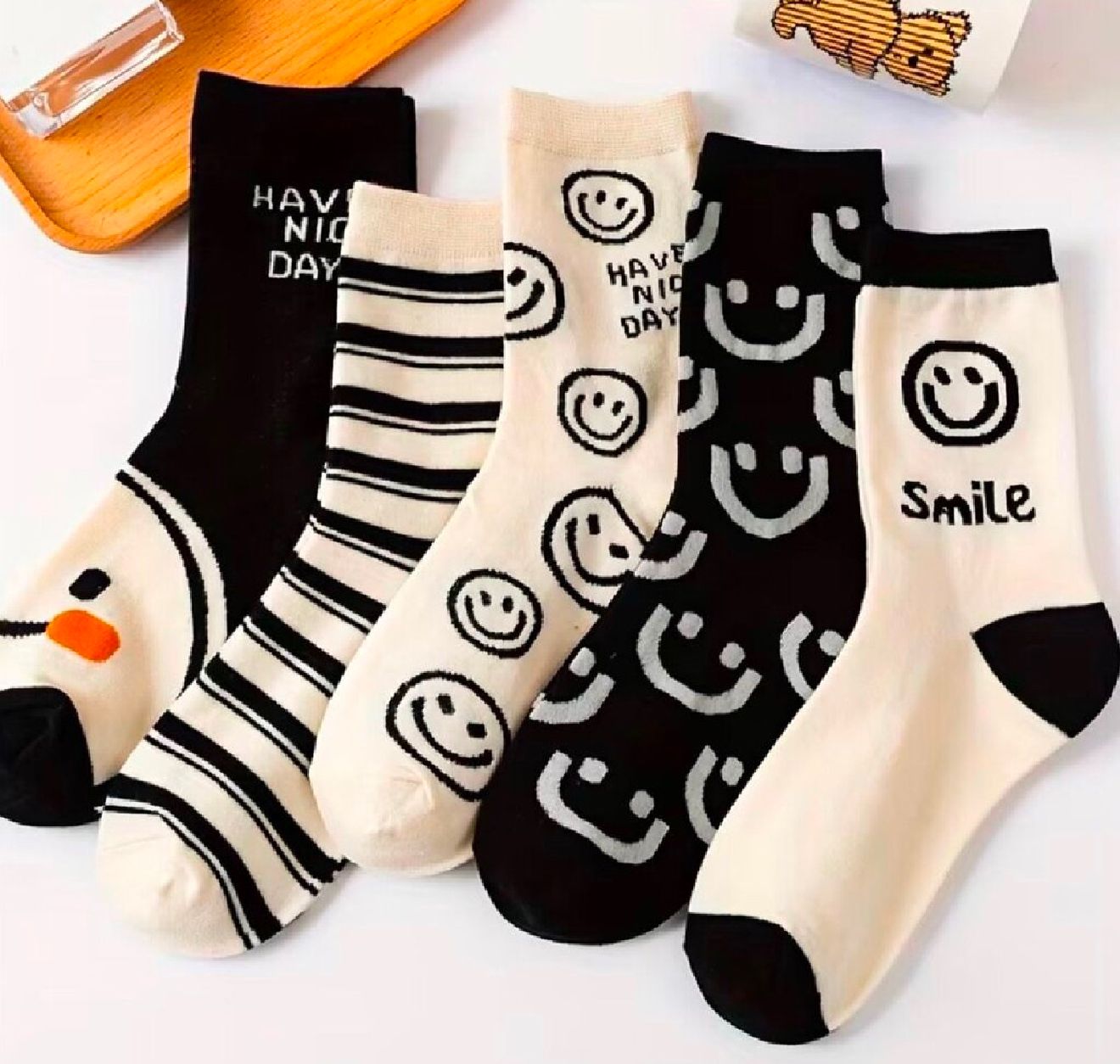 5 Pairs Women's Smiling Face Cartoon Sports Socks - Letter Striped Mid & Long Tube, Sweat-Absorbing