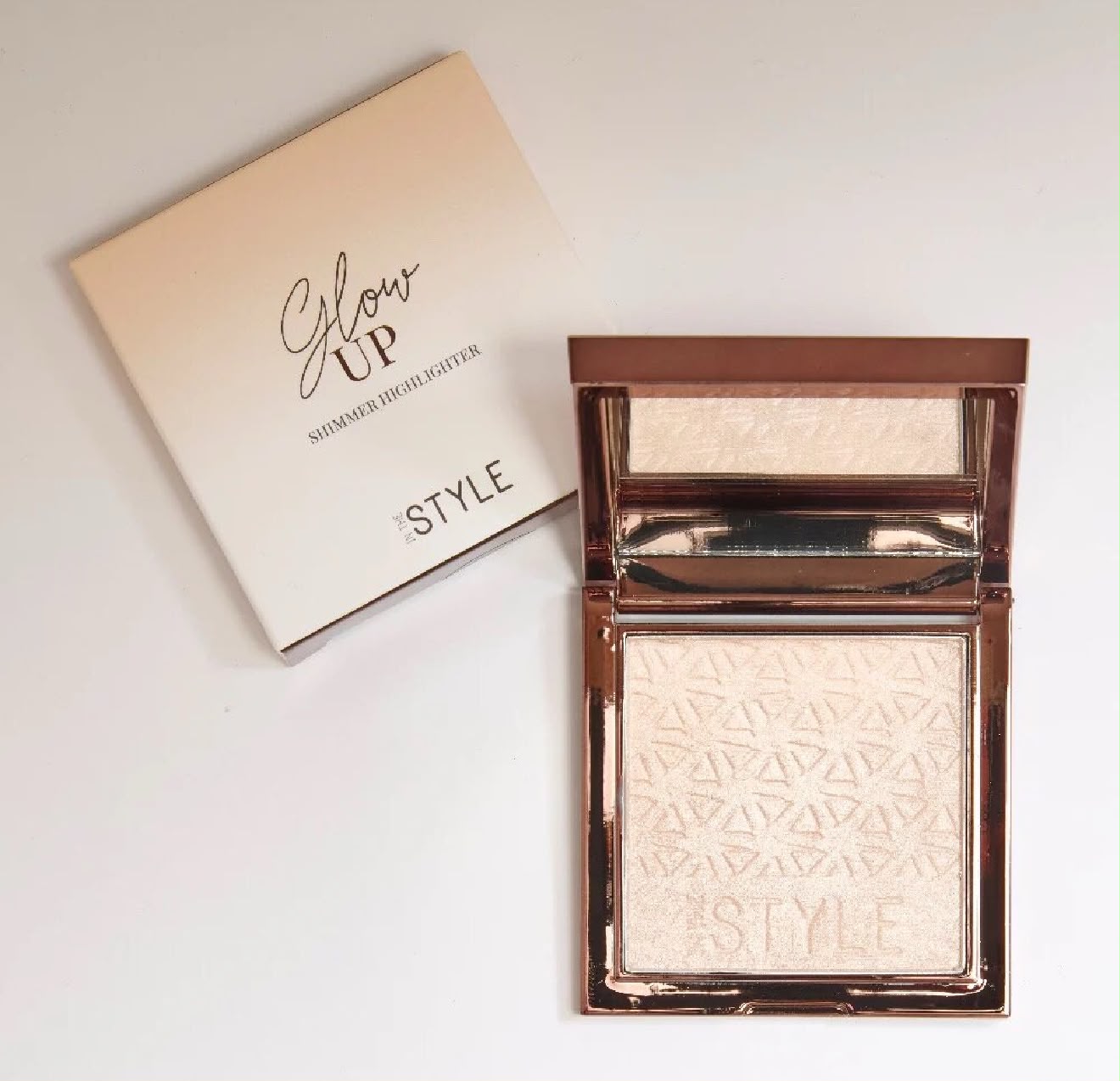 In The Style Pressed Highlighter – Glow Up