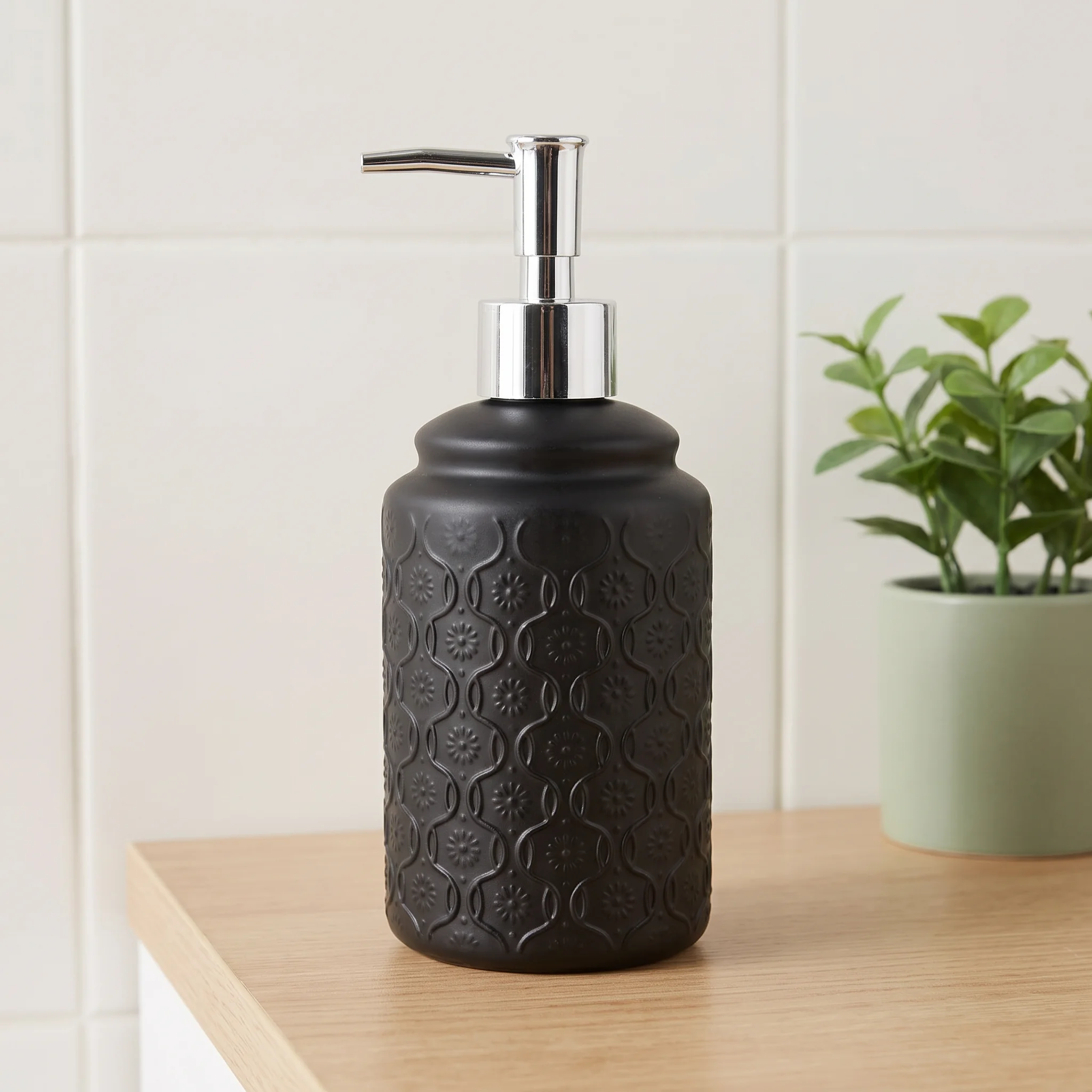 Decorative Liquid Soap Dispenser with Metal Pump – 450ml – black